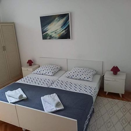 Studio Darija For 2 Persons S Terasom Wi-Fi & Parking Apartment Makarska Bagian luar foto