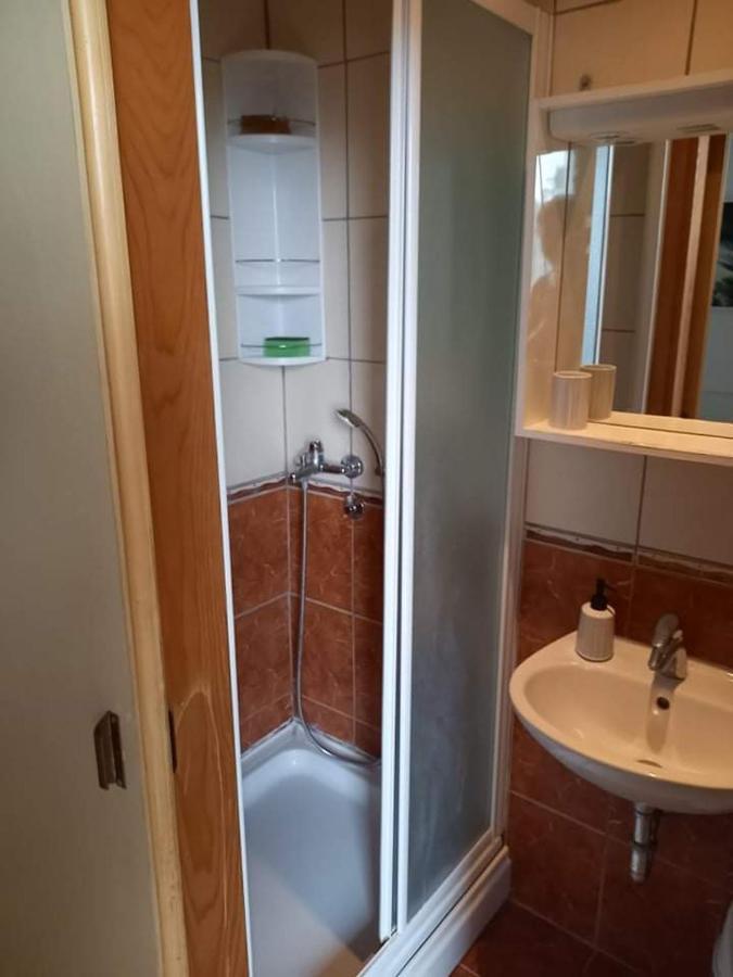 Studio Darija For 2 Persons S Terasom Wi-Fi & Parking Apartment Makarska Bagian luar foto