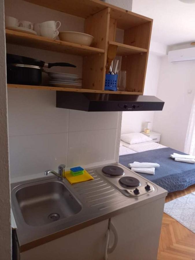 Studio Darija For 2 Persons S Terasom Wi-Fi & Parking Apartment Makarska Bagian luar foto